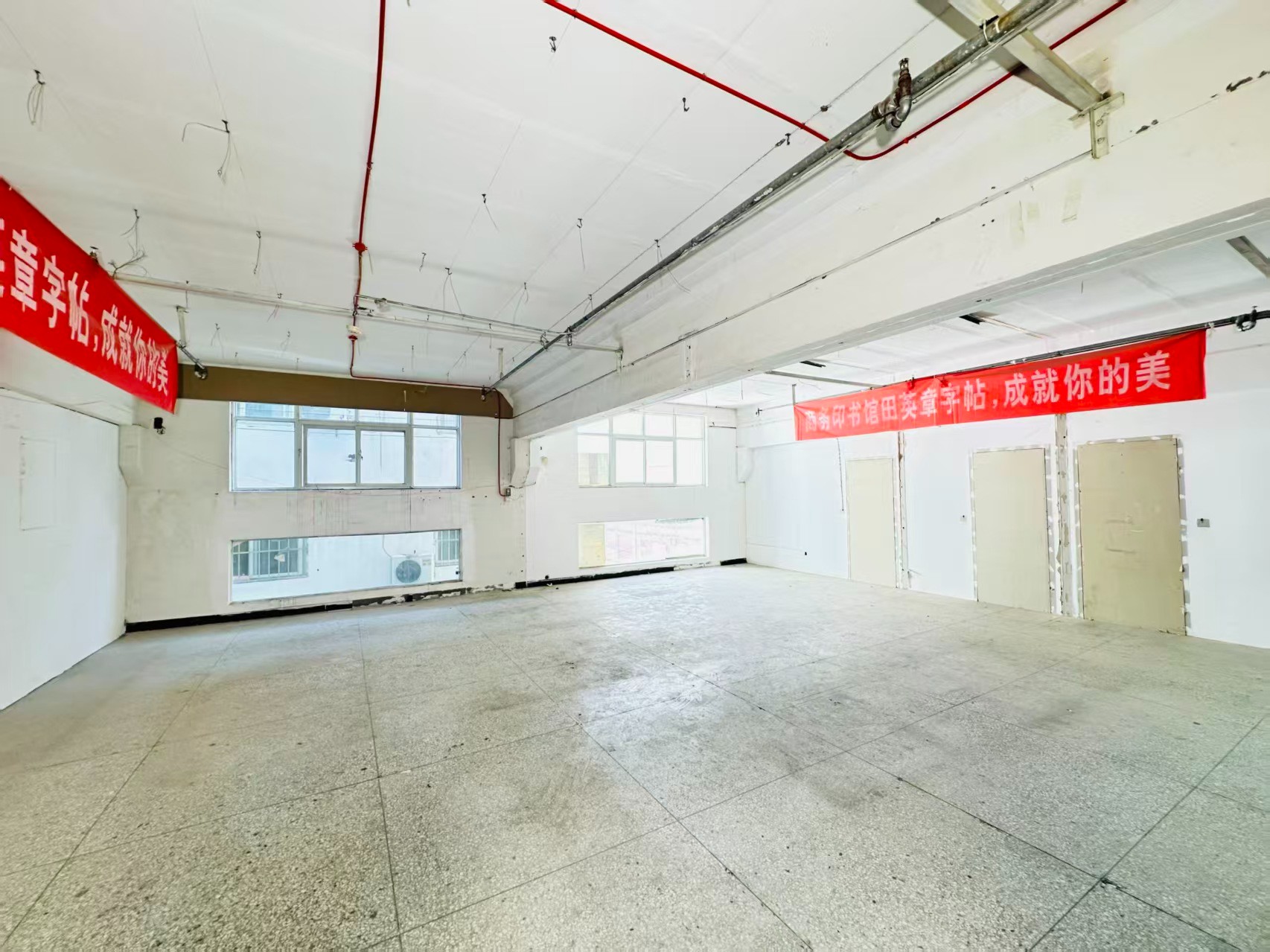 枫叶路重点吸引人工智能应用、数字经济、电商直播、智能制造服务、软件开发、科技创新企业及创业团队入驻